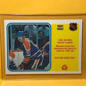 1982-83 O-PEE-CHEE WAYNE GRETZKY VINTAGE NHL HOCKEY CARD # 240 Edmonton Oilers
